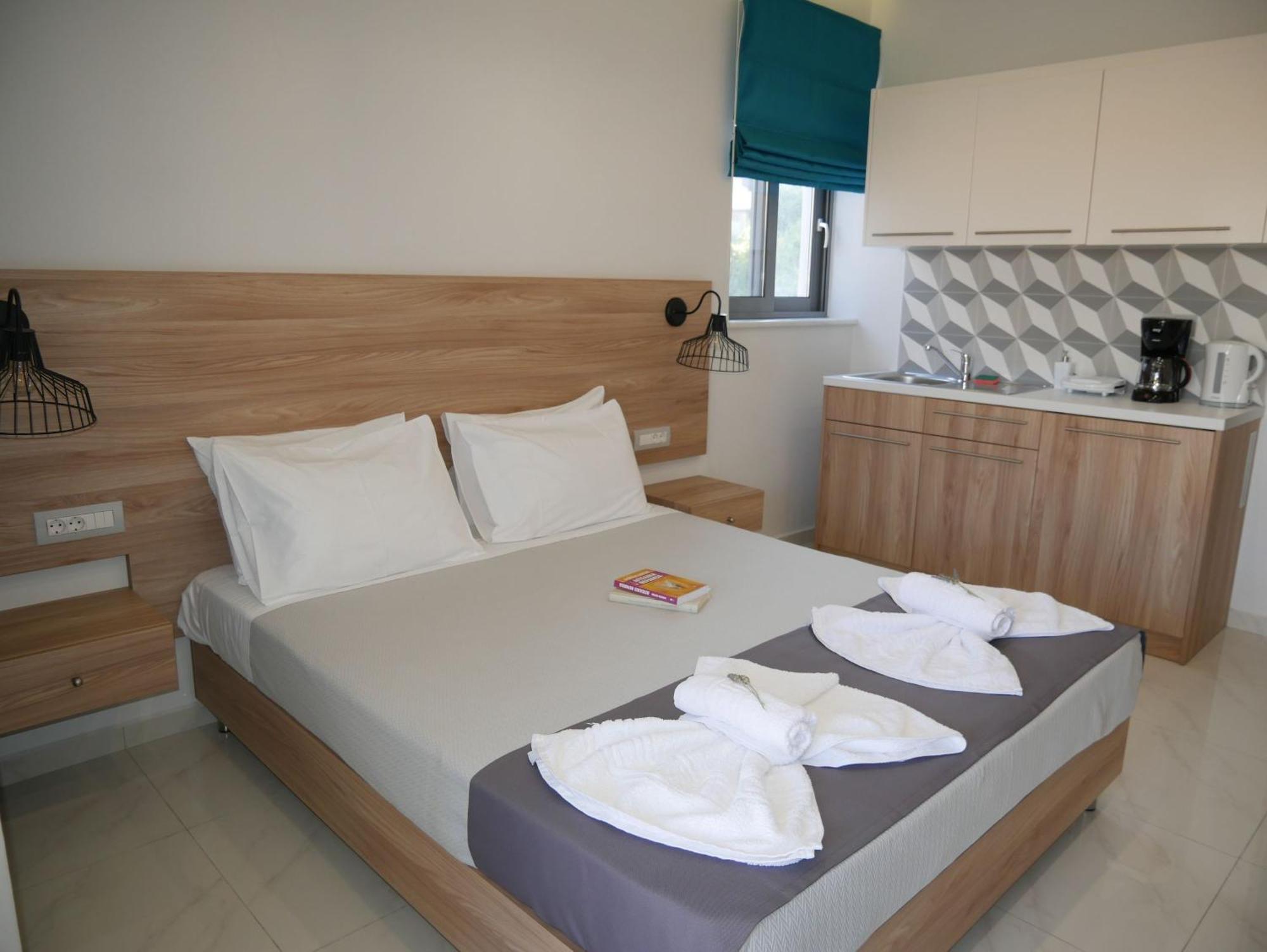Erotokritos Studios Agia Marina  Bagian luar foto